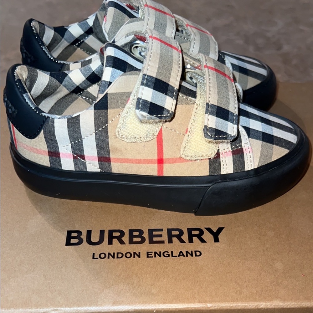 *** Sold out authentic ***Toddler Burberry checker sneakers